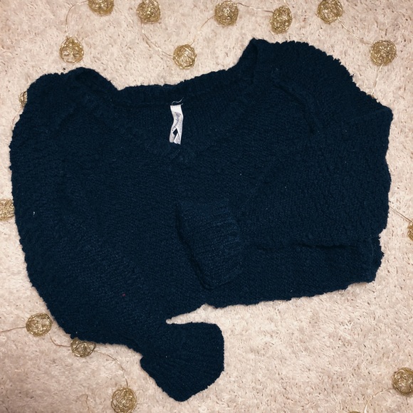 soft navy sweater - Picture 2 of 3